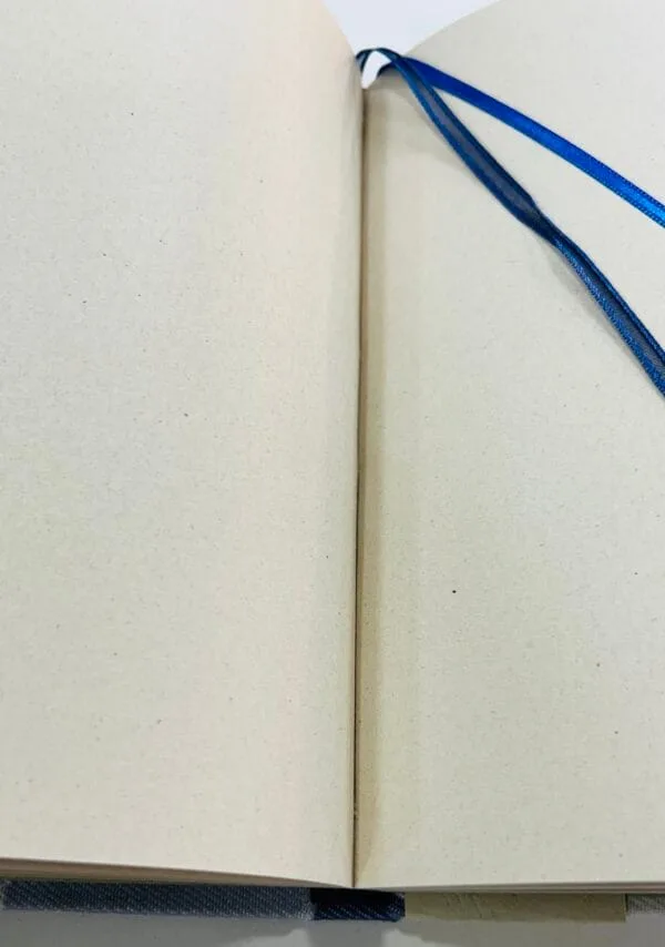 Cuaderno Azul Liso Cosido a Hilo A5 Tapa Dura - Imagen 3
